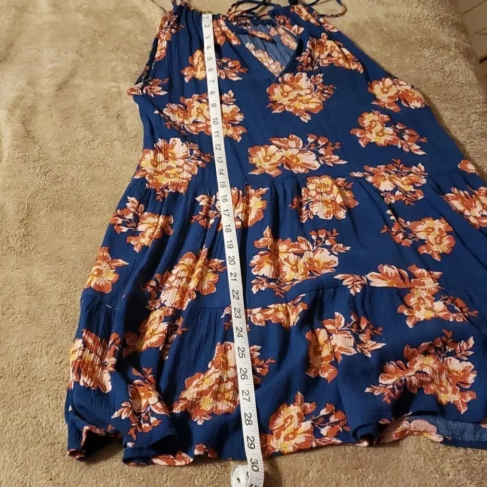 𝅺CAPE Juby Dress. Junior. Medium. Navy floral print